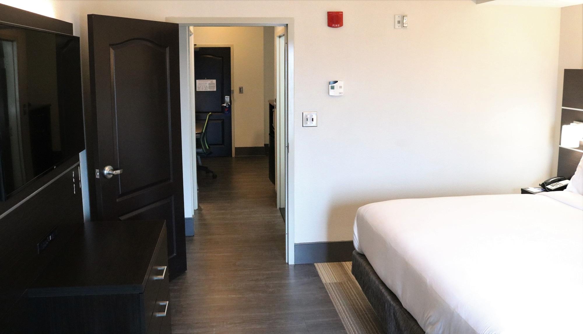 Holiday Inn Express Hotel & Suites Columbia-Fort Jackson By Ihg Extérieur photo