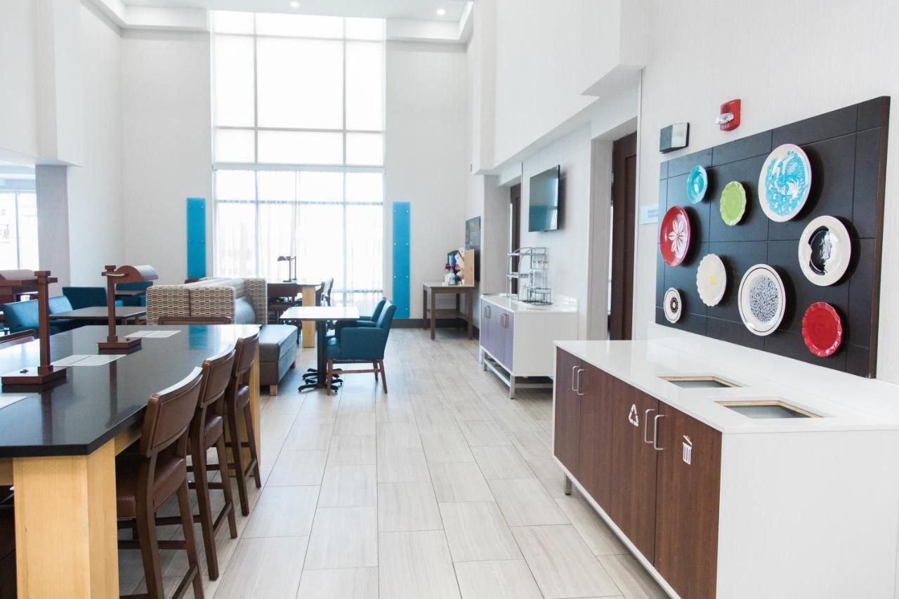 Holiday Inn Express Hotel & Suites Columbia-Fort Jackson By Ihg Extérieur photo
